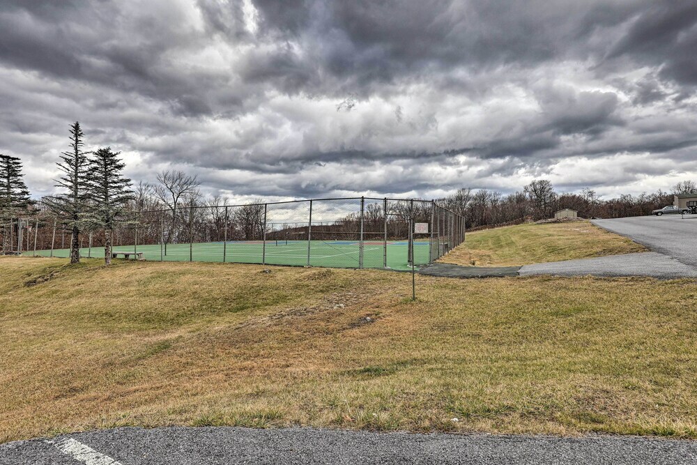 2 Mi to Skiing Resort Style Beech Mountain Condo - photo 22