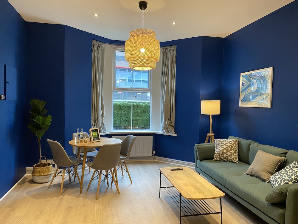 Aaron Wise 17 Fitzhamon Apartments — 4-Star Luxury Hotel in Cardiff, United Kingdom