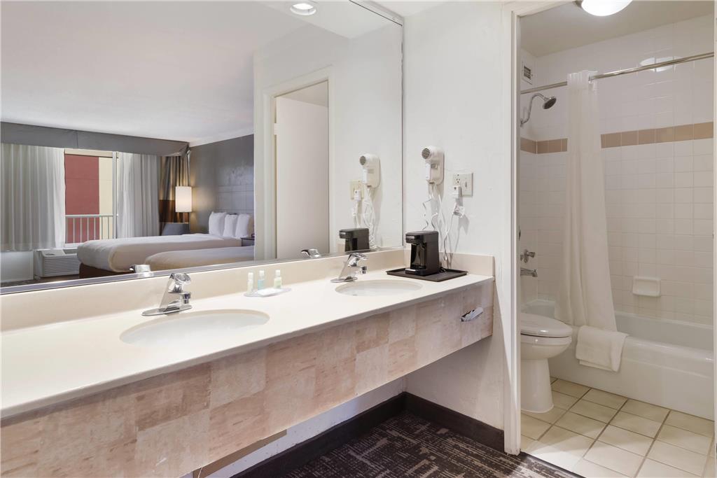 Clarion Hotel Concord Walnut Creek - photo 6