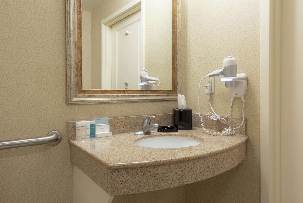 Hampton Inn & Suites Vicksburg - photo 42