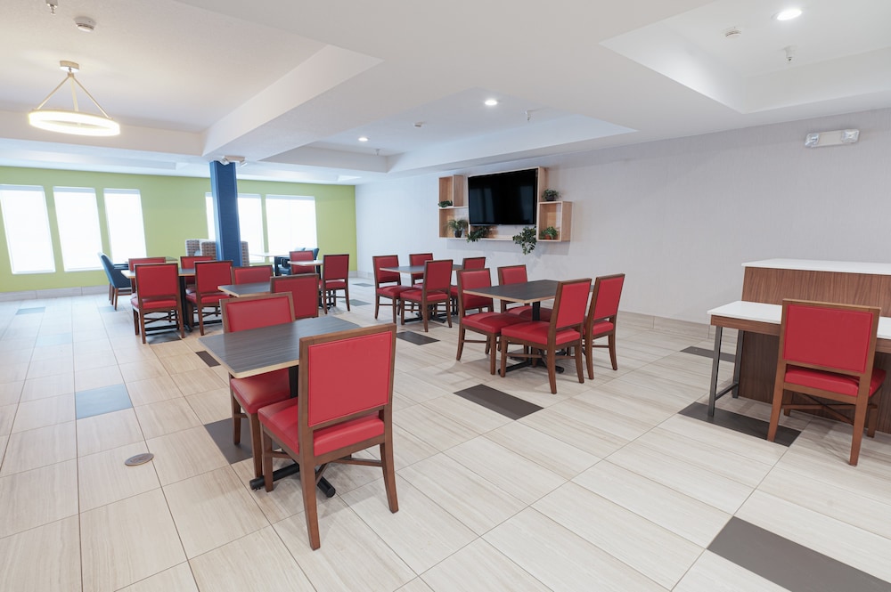 Holiday Inn Express Hotel & Suites East Lansing by IHG - photo 30