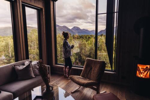 Luxury Nordic Suite with Private Sauna and Panoramic Mountain Views — 4-Star Luxury Hotel in Stranda, Norway