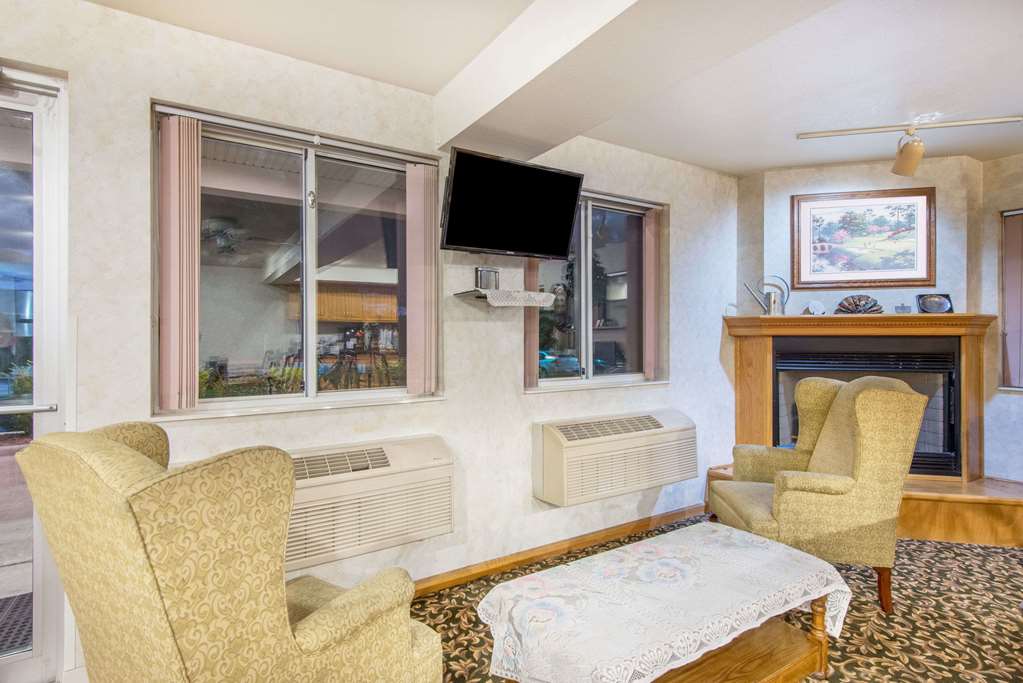 Super 8 by Wyndham West Middlesex Sharon Area - photo 2