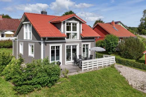 Kleines Schwedenhaus am See - carbon neutral hotel in Schonwalde Am Bungsberg