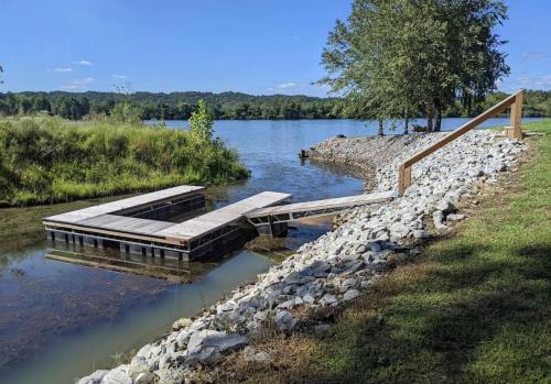 Lake House Lakeside Escape 1 Bass Fishing Spot Chickamauga — 4-Star Luxury Hotel in Decatur, United States