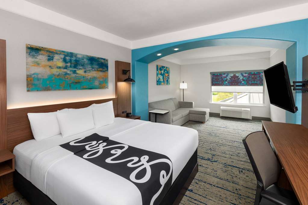 La Quinta Inn & Suites by Wyndham Angleton - photo 28