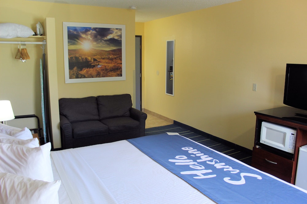 Days Inn & Suites by Wyndham Gunnison - photo 16