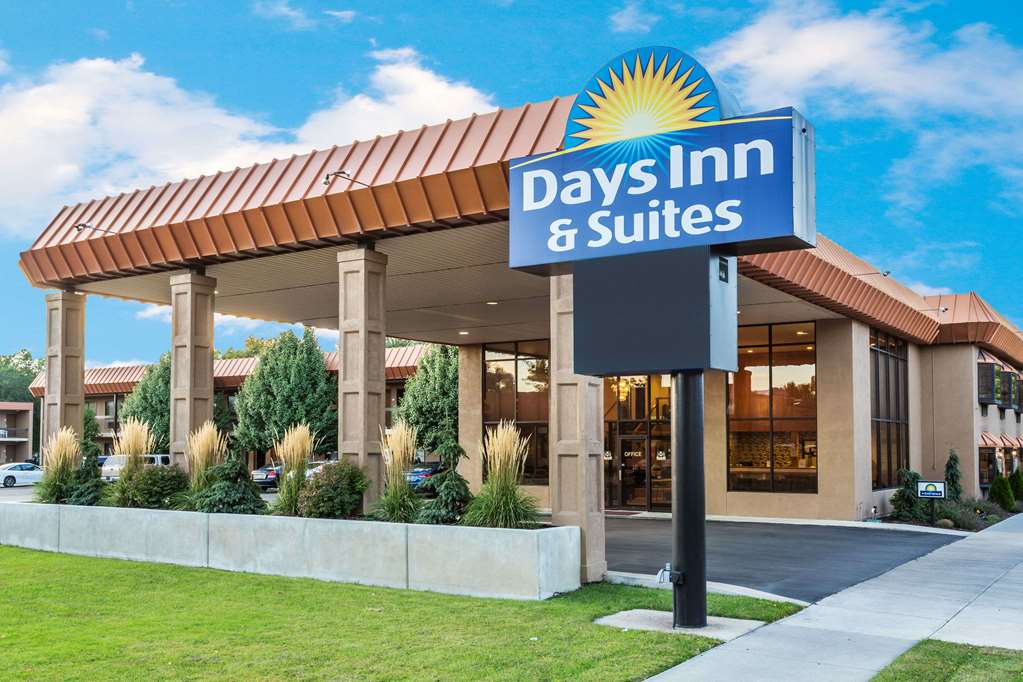 Days Inn & Suites by Wyndham Logan - featured photo