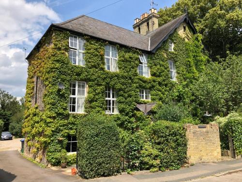 Pages Hotel and Guesthouse — 4-Star Luxury Hotel in Harlow, United Kingdom