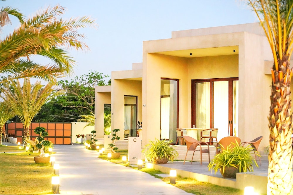 Tana Beach Villas — 4-Star Luxury Hotel in Lian, Philippines