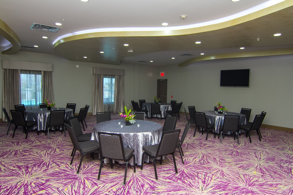 Holiday Inn Express & Suites Garland E Lake Hubbard I30 by IHG - photo 32