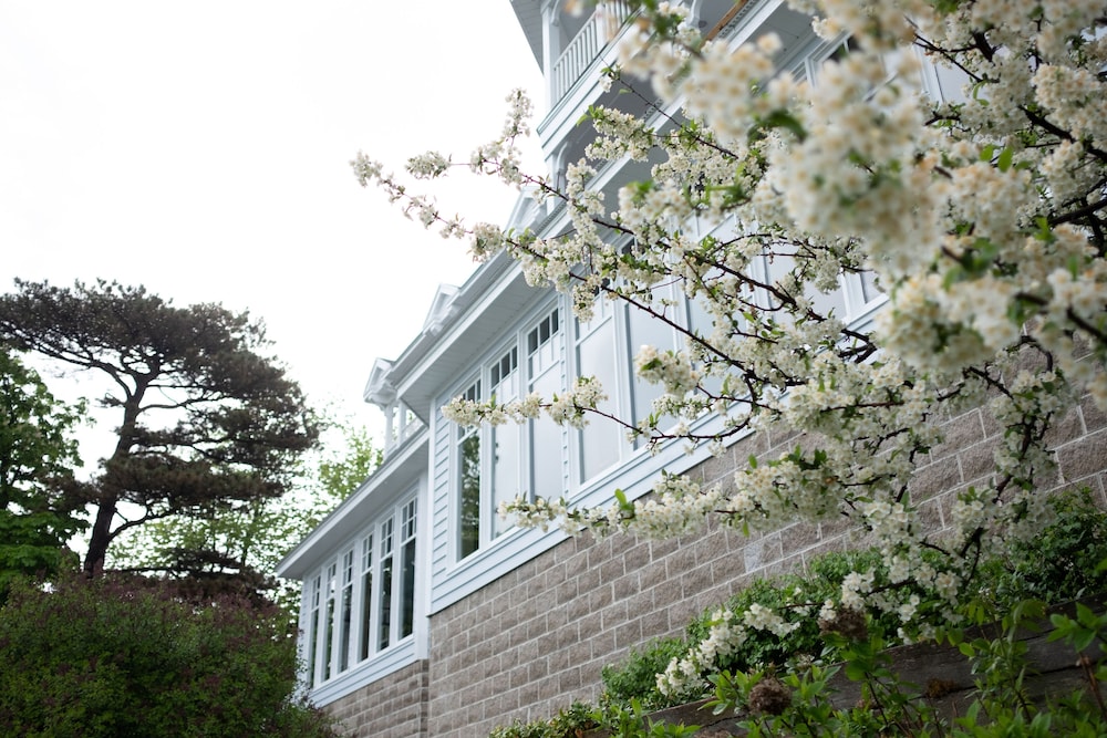 The Geneva Inn - photo 39