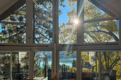 Surreal Feel Lakeview Chalet — 4-Star Luxury Hotel in Lake Arrowhead, United States