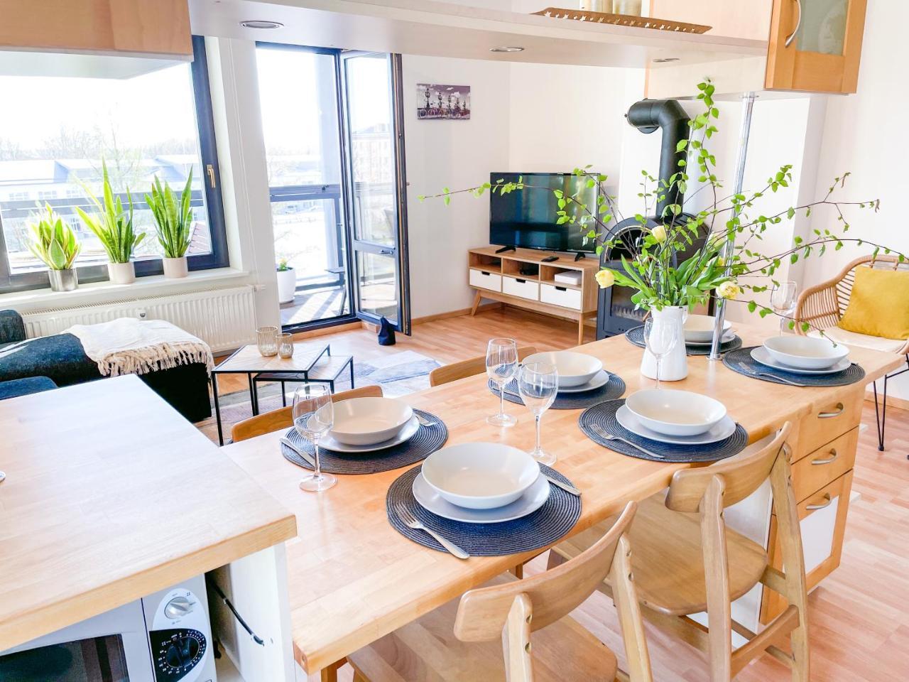 Sea and city view apartment with sauna and balcony — 4-Star Luxury Hotel in Paernu, Estonia