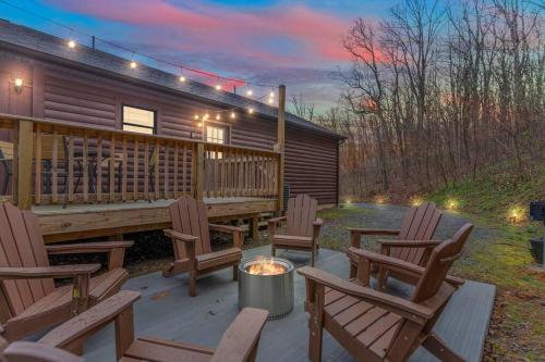 Mountain Views Hot Tub Firepit dog friendly EV connector in Stanley, United States