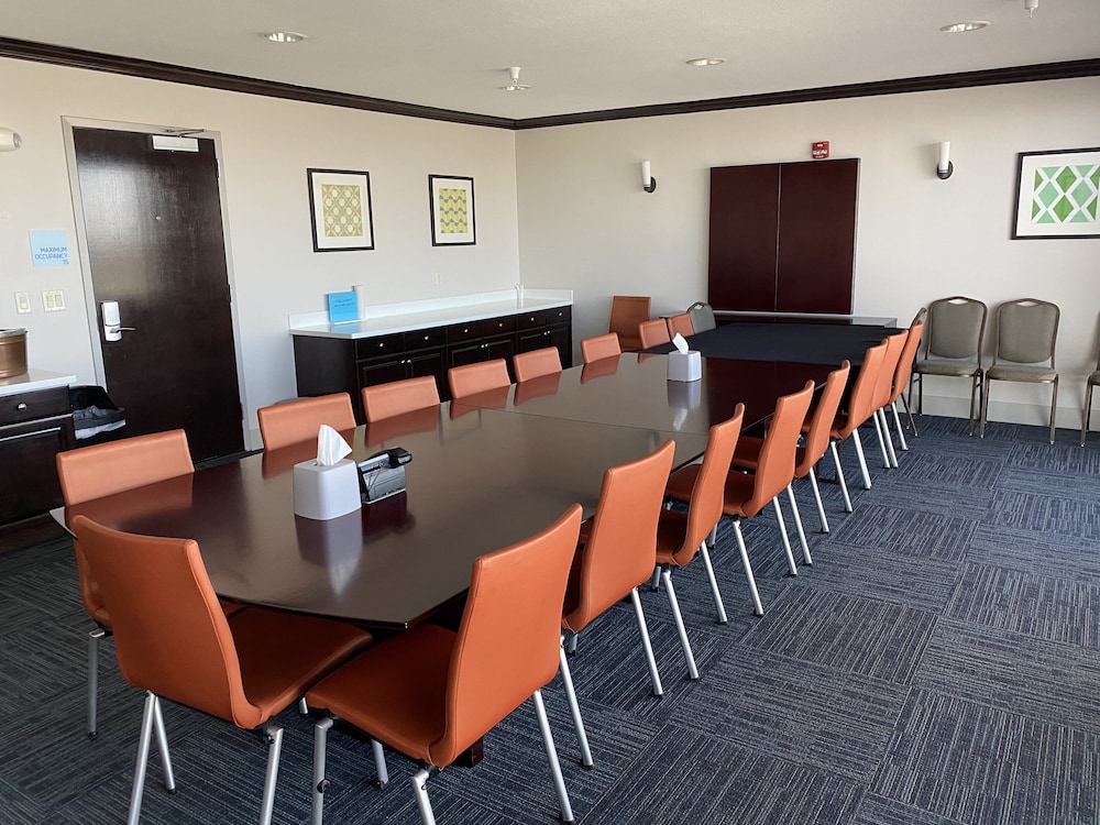 Holiday Inn Express & Suites Albuquerque Historic Old Town by IHG - photo 64