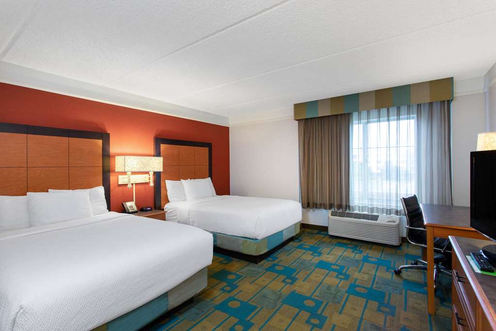 La Quinta Inn & Suites by Wyndham Jacksonville Butler Blvd - photo 11