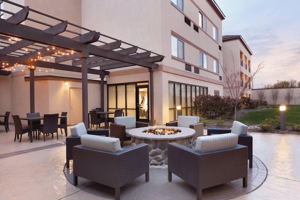 Courtyard by Marriott Charlotte Airport North - photo 31