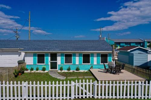 Bec's Beach Bungalow — 4-Star Luxury Hotel in Kure Beach, United States