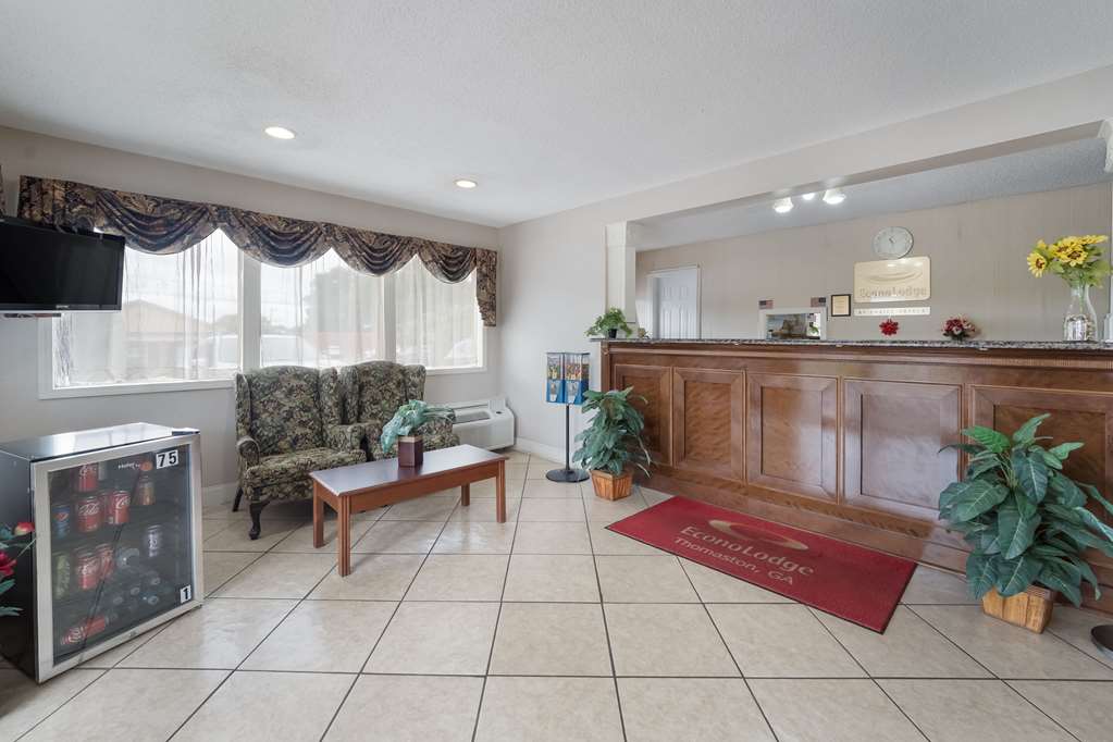 Econo Lodge Thomaston - photo 5