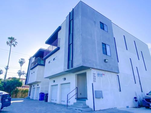 Stylish 3 BR 3BR family house — 5-Star Luxury Hotel in Los Angeles, United States