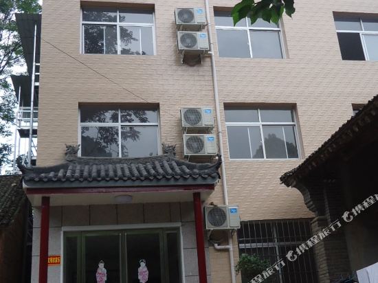 Lu Shi Shuang Long Wan Hua Lin Bin Guan in Lushi Chengguanzhen, People's Republic of China