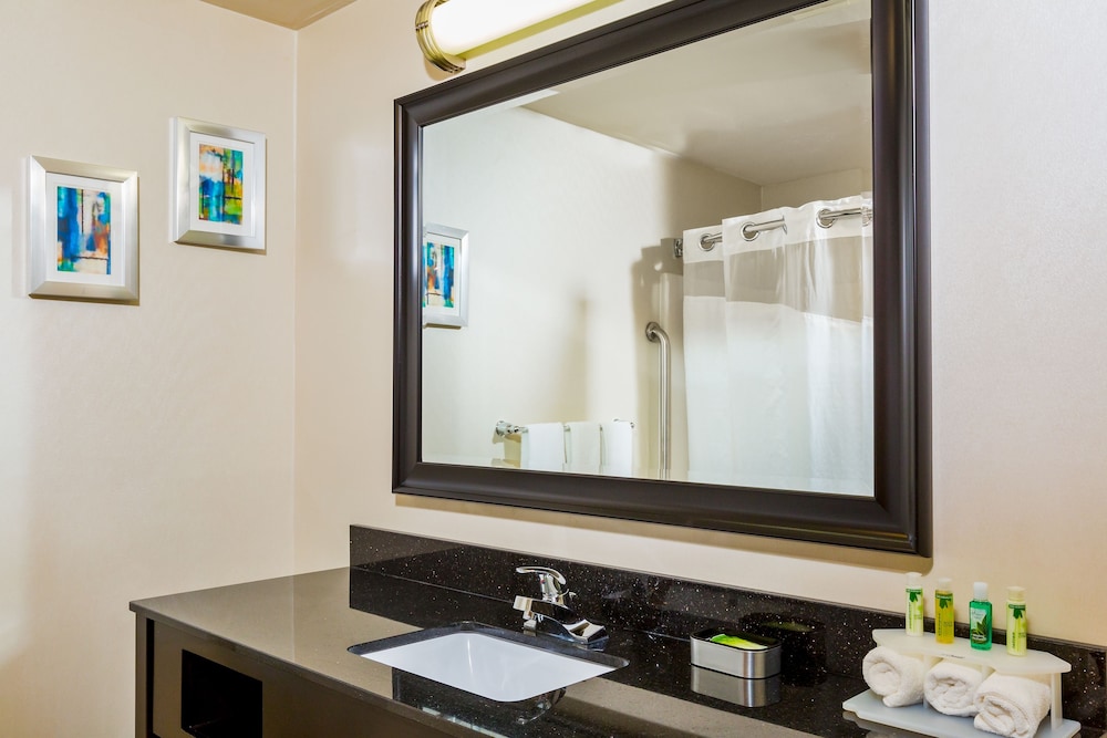 Holiday Inn Express Hotel & Suites Mt. Holly by IHG - photo 27
