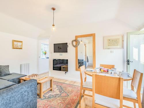 Lucky Duck Cottage — 5-Star Luxury Hotel in Coltishall, United Kingdom