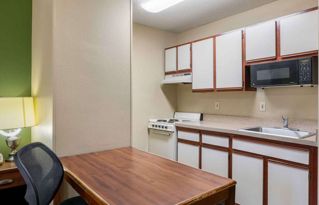 Extended Stay America Suites Omaha West - photo 15
