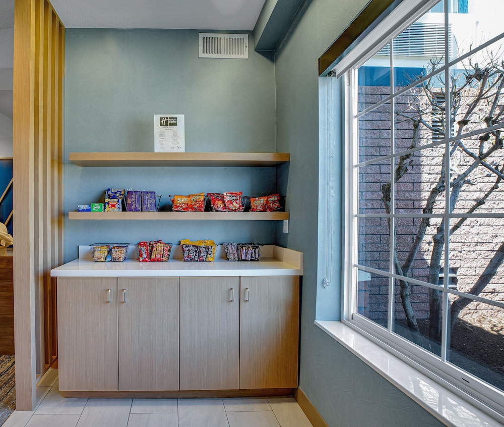 Holiday Inn Express Hotel & Suites Portland Jantzen Beach by IHG - photo 93