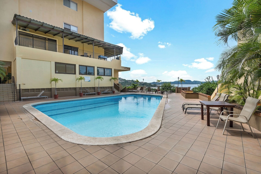 Hotel image of Newly Remodeled Flamingo Condo with Sweeping Ocean Views Spacious Terrace & Walkable Location