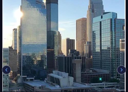 Luxury Skyline View Of Minneapolis — Minneapolis