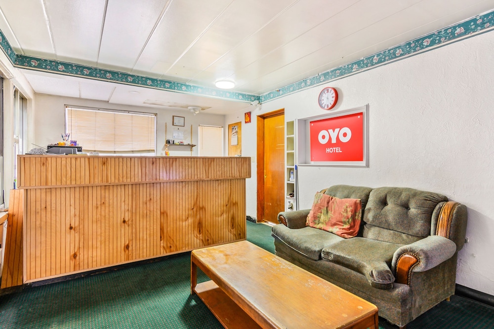 OYO Hotel Downtown Peoria I 74 - photo 3