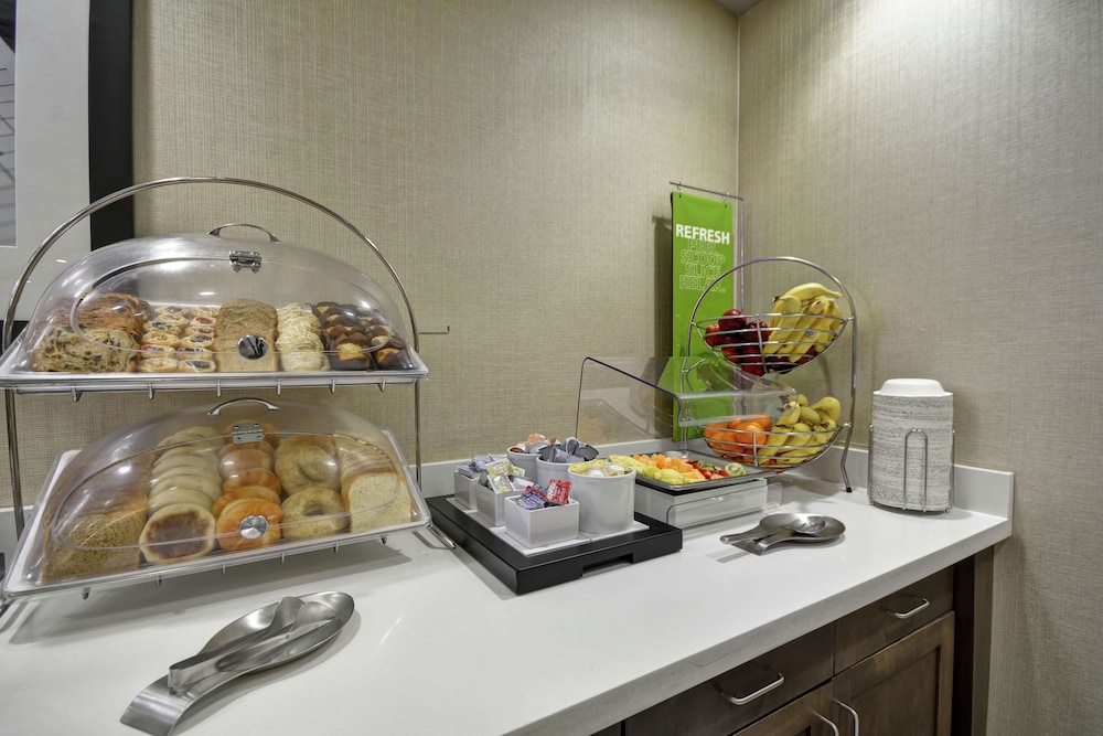 Hampton Inn Blue Ash Cincinnati - photo 49