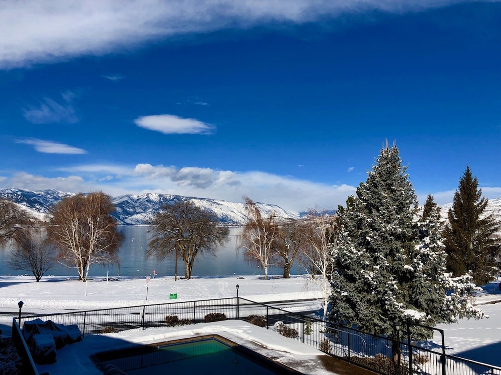 Lakeside Lodge And Suites - photo 88