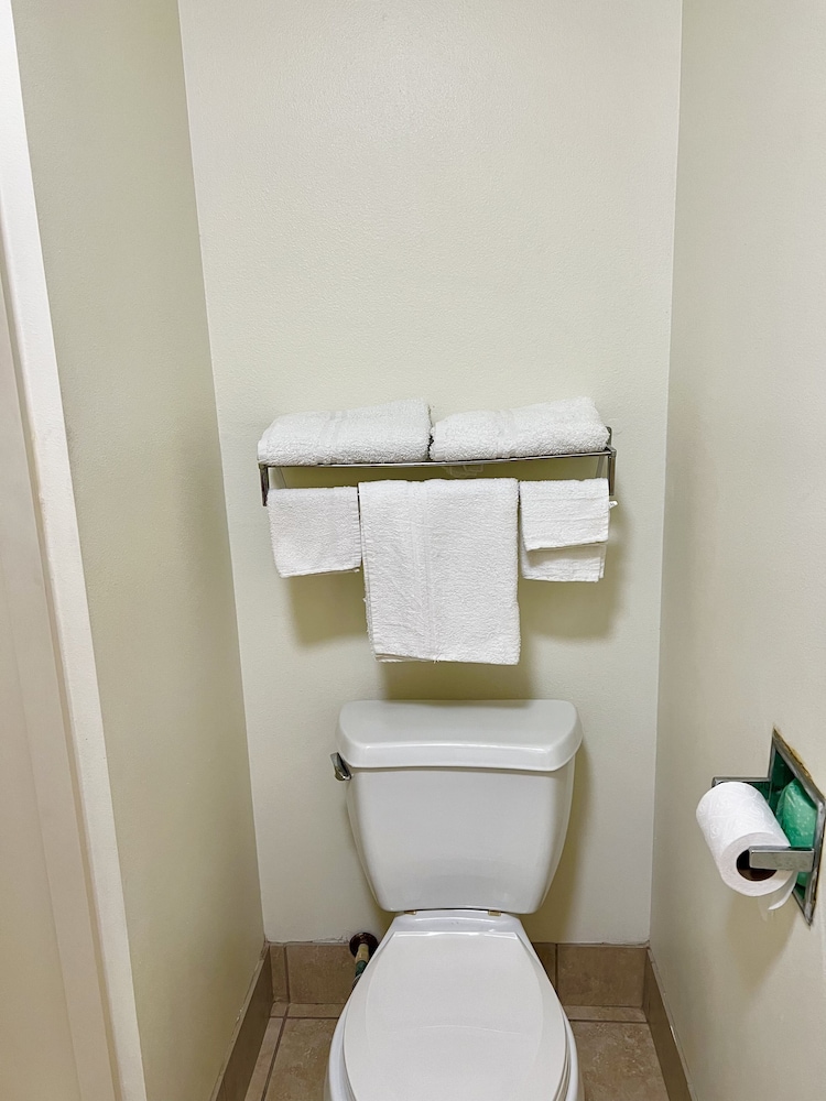 Saffron Inn & Suites - photo 27