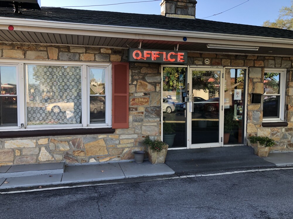 Front Royal Motel - photo 13