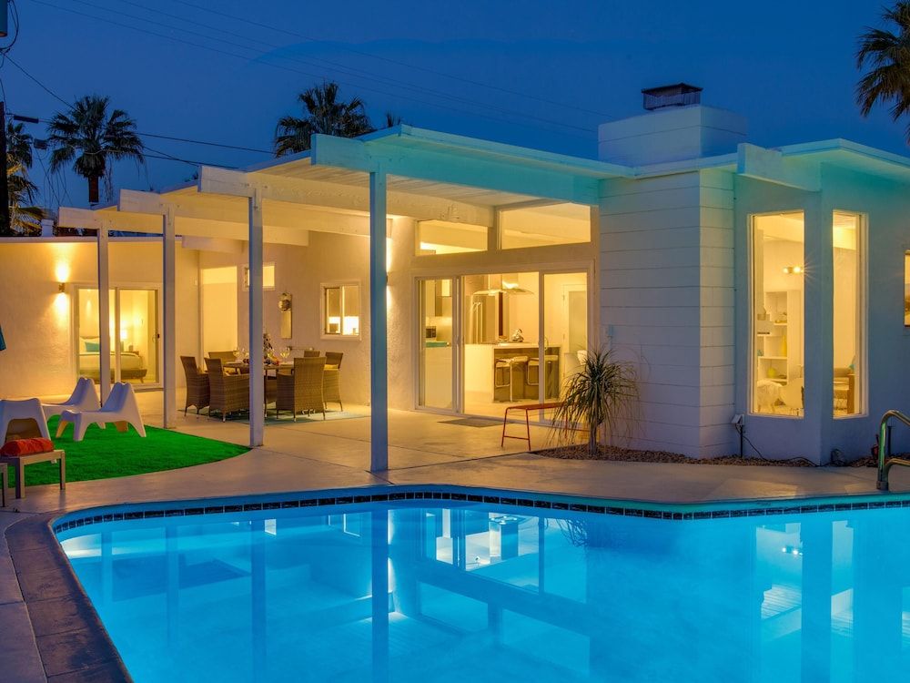 For The Record — 4-Star Luxury Hotel in Palm Springs, United States