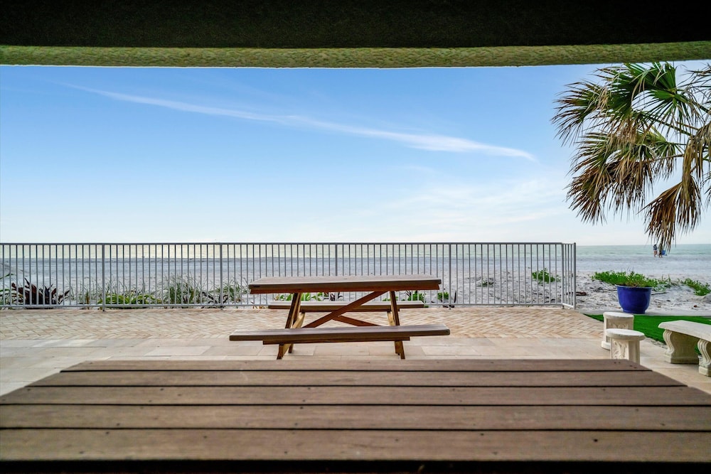 Stones Throw Beachfront Luxury Suites - photo 52