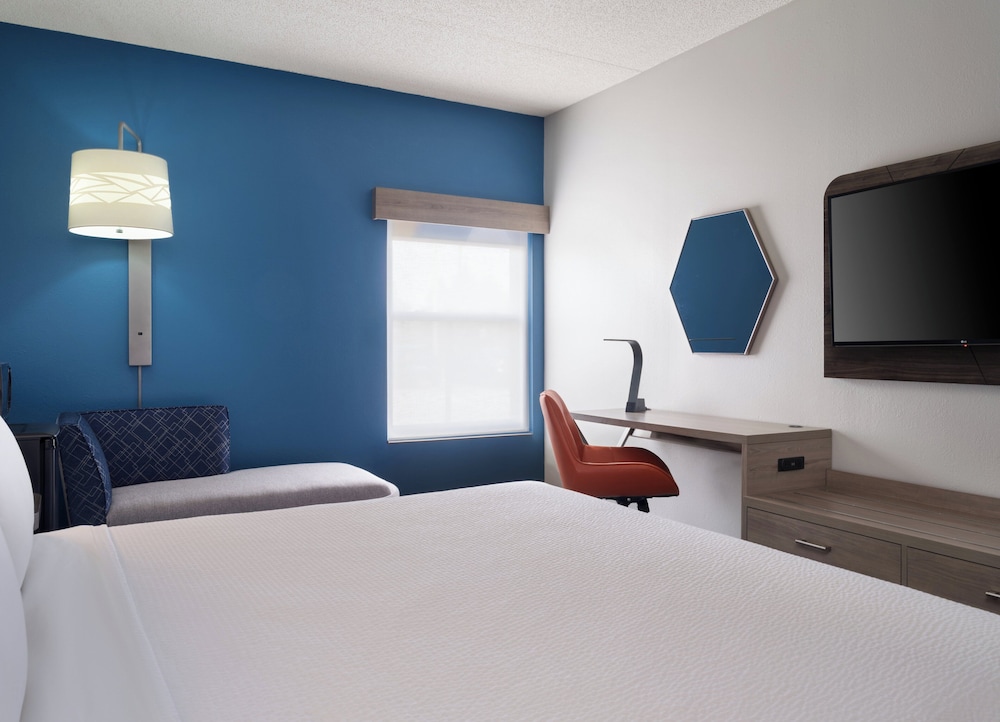 Holiday Inn Express Indianapolis Airport by IHG - photo 23