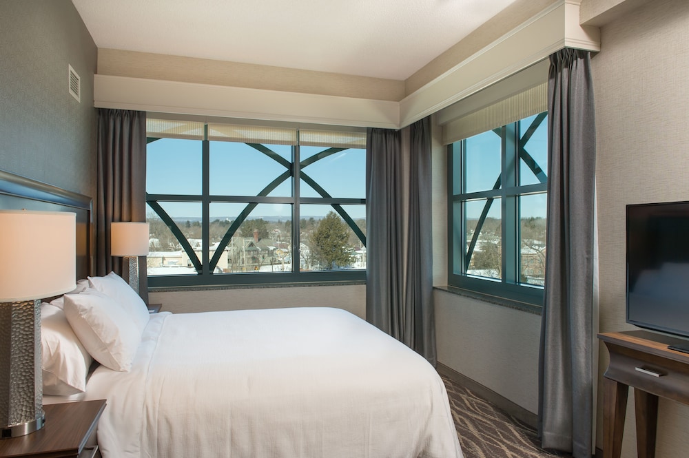 Embassy Suites Saratoga Springs - photo 5