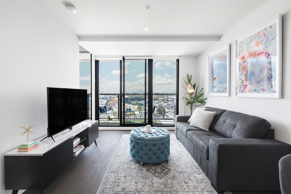 Ilixir Apartments by Ready Set Host — 4-Star Luxury Hotel in Cheltenham, Australia