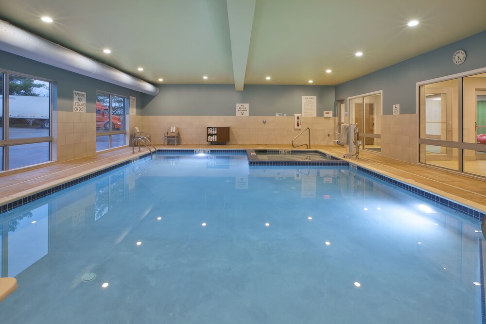 Holiday Inn Express & Suites Parkersburg East by IHG - photo 23