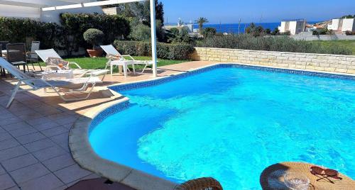Holiday villa SUNJOY close to the beach — 4-Star Luxury Hotel in Palaia Fokaia, Greece