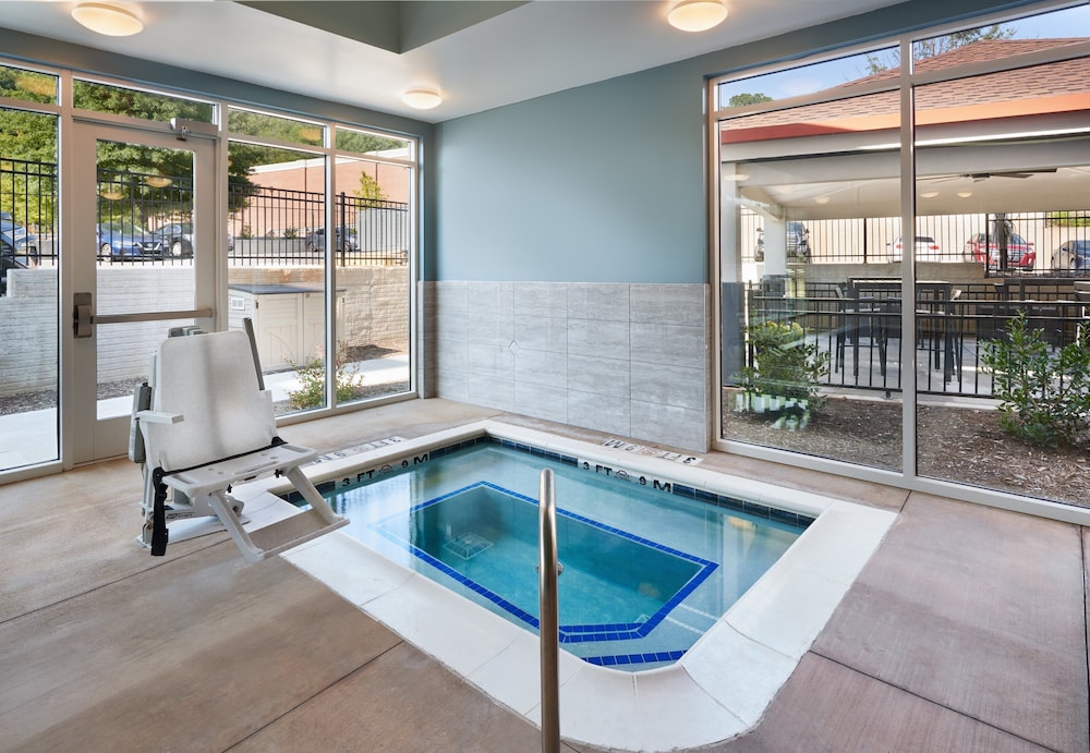 Candlewood Suites Asheville Downtown by IHG - photo 35