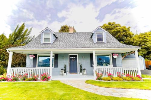 Farmhouse Minus the Farm — 4-Star Luxury Hotel in East Wenatchee, United States