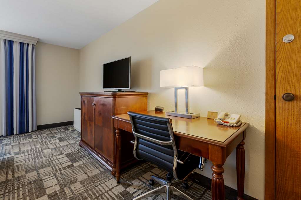 Best Western Plus Dubuque Hotel & Conference Center - photo 28