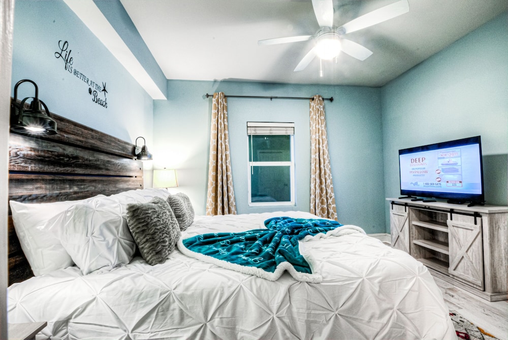 Laketown Wharf Resort by Aneliya's Rentals - photo 140