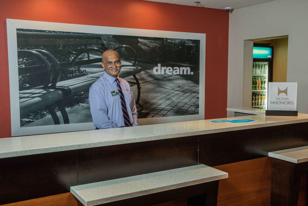 Hampton Inn & Suites Tilton - photo 4