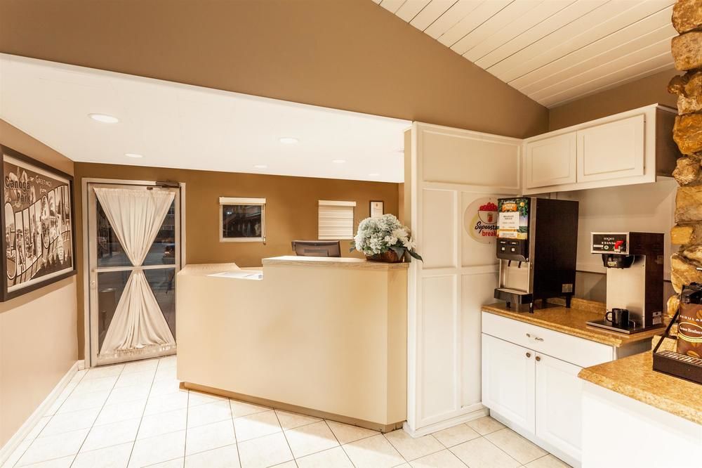 Super 8 by Wyndham Canoga Park - photo 16